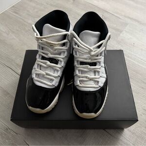 Men Nike Jordan Retro 11 Black and White Sneakers